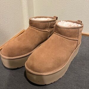 UGG Women’s Tan Suede Platform Ankle Boots Size 9
